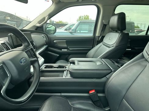 Used 2025 Ford Expedition Max Platinum AWD/4WD image 17