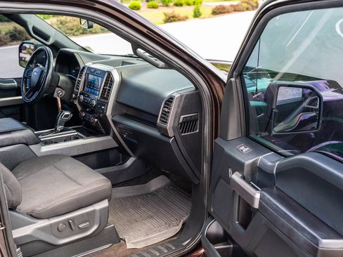 Used 2020 Ford F150 XLT w/ Equipment Group 302A Luxury AWD/4WD image 11