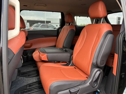 New 2026 Kia Carnival EX FWD image 17