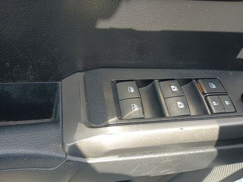 Used 2019 Toyota Tacoma TRD Sport AWD/4WD image 16