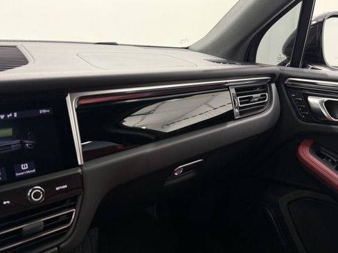 Certified 2024 Porsche Macan Turbo AWD/4WD image 61