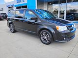 Used 2017 Dodge Grand Caravan SXT image 3