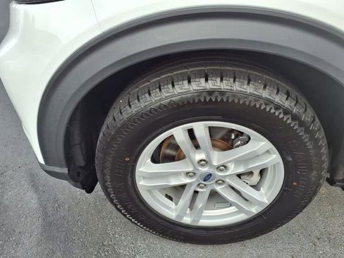 Used 2023 Ford Explorer XLT w/ Equipment Group 202A image 4