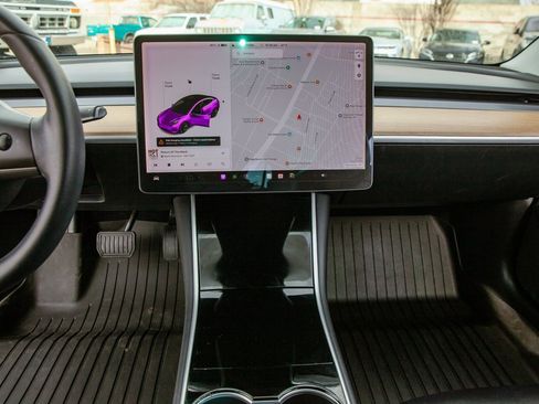 Used 2019 Tesla Model 3 Standard Range image 14