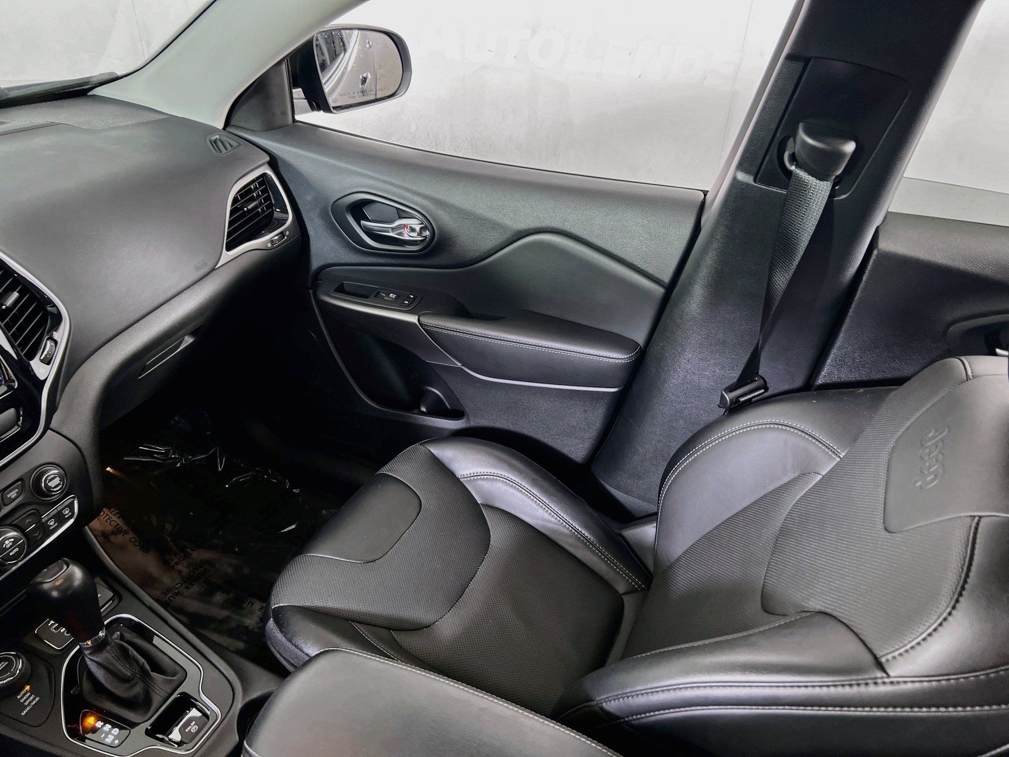 Used 2022 Jeep Cherokee Limited AWD/4WD image 23