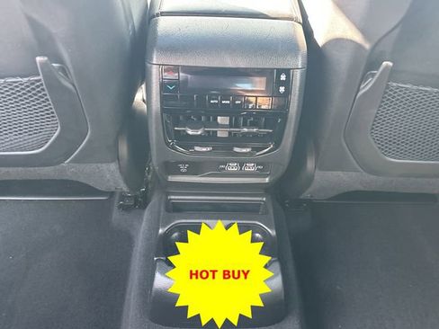 Used 2024 Jeep Grand Cherokee L Altitude AWD/4WD image 17