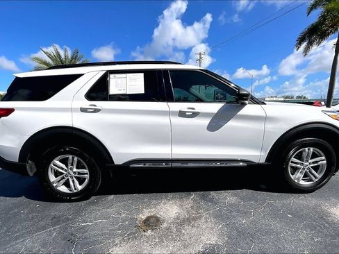 Used 2022 Ford Explorer XLT w/ Class IV Trailer Tow Package AWD/4WD image 32