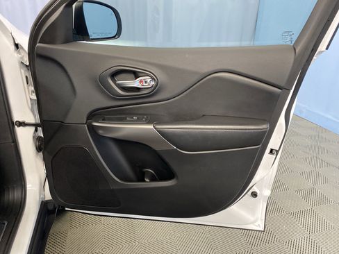 Certified 2019 Jeep Cherokee Limited w/ Trailer Tow Group image 44