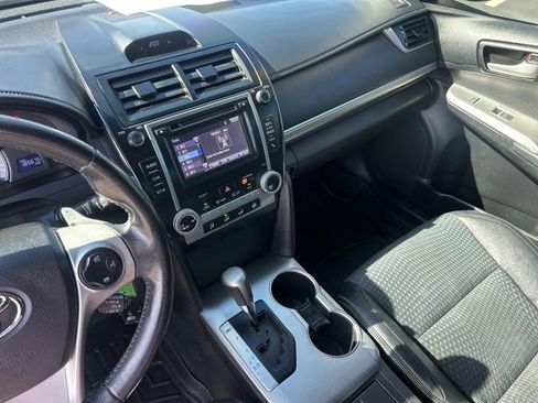 Used 2014 Toyota Camry SE image 27