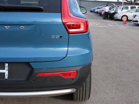 Used 2025 Volvo XC40 B5 Plus image 46