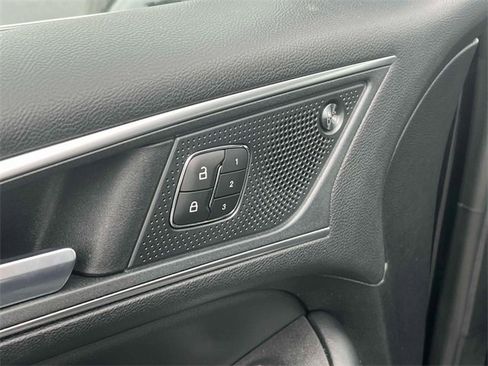 Used 2024 Ford Edge Titanium image 28