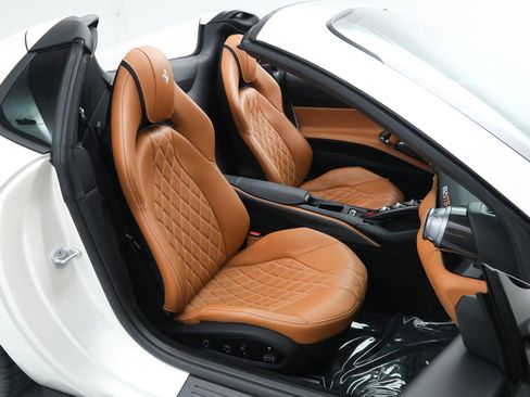 Certified 2022 Ferrari 812 GTS RWD image 23