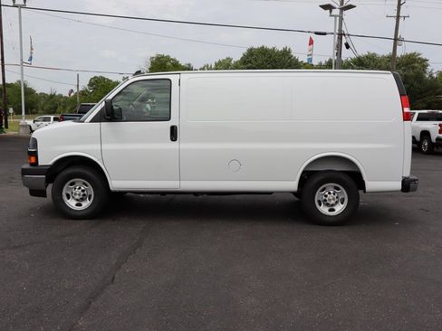 New 2025 Chevrolet Express 3500 w/ Chrome Appearance Package image 18