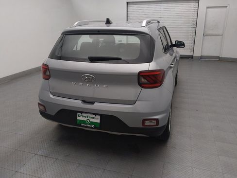 Used 2020 Hyundai Venue SEL FWD image 7