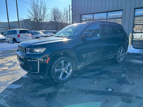 New 2026 Jeep Grand Cherokee Limited AWD/4WD image 9