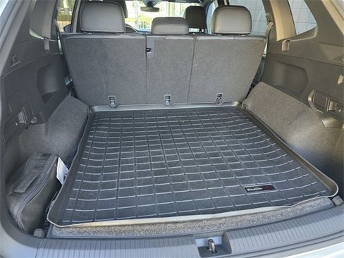 Used 2023 Volkswagen Tiguan SE R-Line image 19