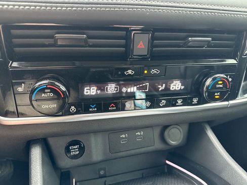 Used 2024 Nissan Rogue SL w/ SL Premium Package AWD/4WD image 17