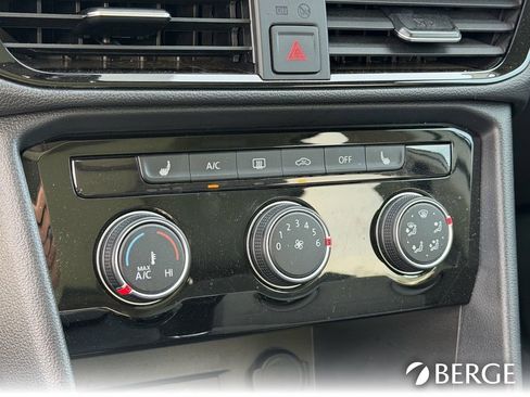 Used 2023 Volkswagen Taos SE w/ Panoramic Sunroof Package image 30