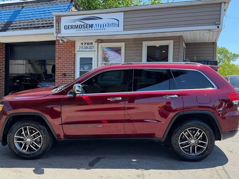Used 2018 Jeep Grand Cherokee Limited AWD/4WD image 2
