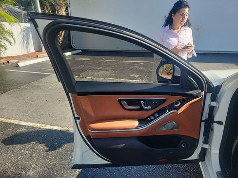 Used 2022 Mercedes-Benz S 500 4MATIC w/ Warmth & Comfort Package image 25