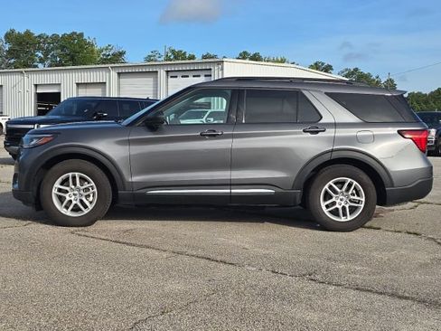 Used 2025 Ford Explorer Active w/ Active Comfort Package RWD image 2