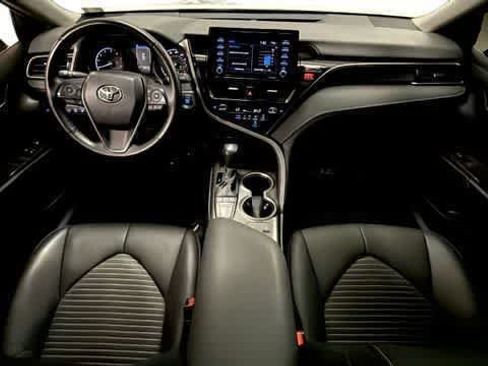 Used 2023 Toyota Camry SE w/ Cold Weather Package FWD image 4