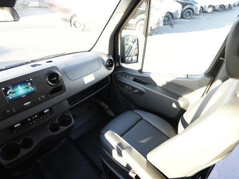 Used 2023 Mercedes-Benz Sprinter 2500 image 14
