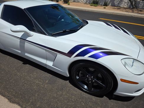 Used 2005 Chevrolet Corvette Coupe w/ Preferred Equipment Group RWD image 19