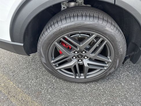 Used 2025 Ford Explorer ST image 19