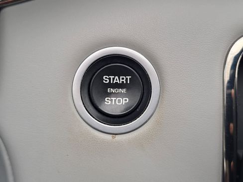 Used 2020 Land Rover Range Rover Evoque R-Dynamic HSE image 23