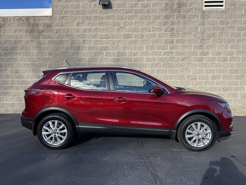 Used 2022 Nissan Rogue Sport SV AWD/4WD image 2