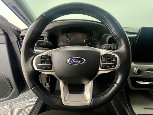 Used 2022 Ford Explorer XLT w/ Class IV Trailer Tow Package image 18