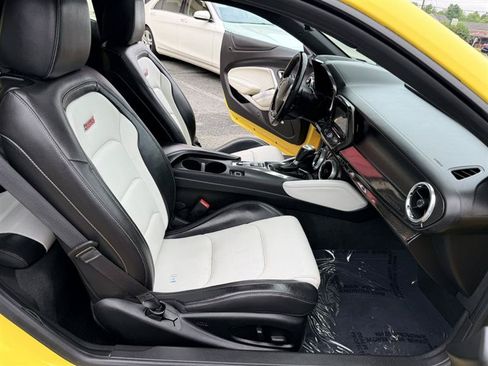 Used 2018 Chevrolet Camaro SS RWD image 11