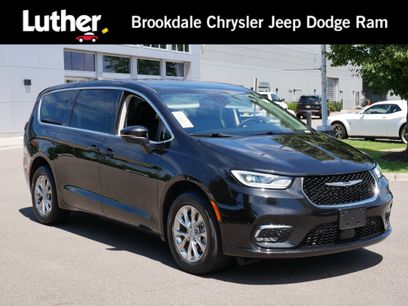Used 2023 Chrysler Pacifica Touring-L