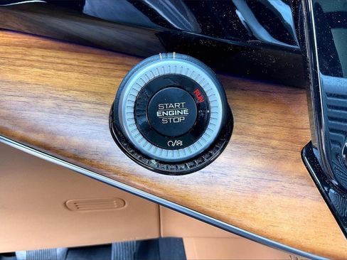 Used 2022 Jeep Grand Wagoneer Series III image 30