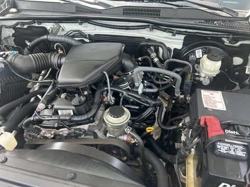 Used 2020 Toyota Tacoma SR image 16