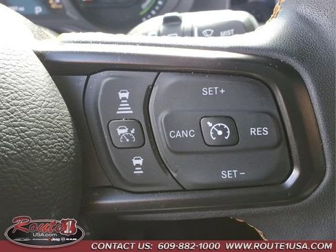 Used 2024 Jeep Wrangler Unlimited AWD/4WD image 33