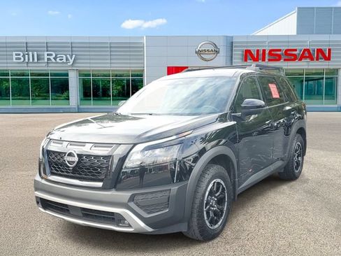 Used 2025 Nissan Pathfinder Rock Creek AWD/4WD image 2