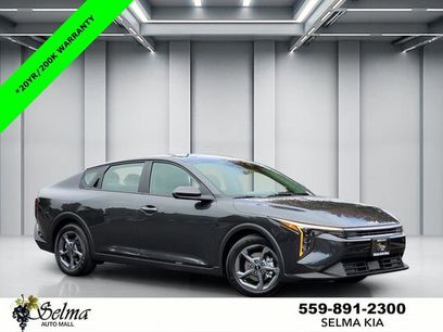 New 2025 Kia K4 LXS