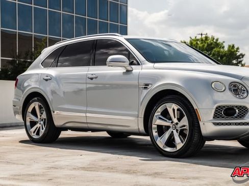 Used 2017 Bentley Bentayga AWD/4WD image 44