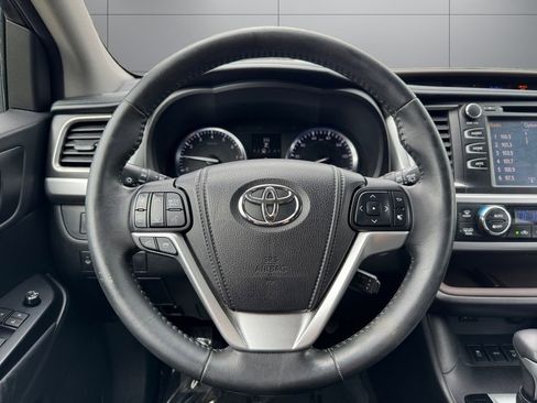 Used 2015 Toyota Highlander XLE AWD/4WD image 13