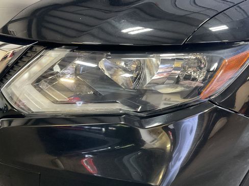 Used 2017 Nissan Rogue SV image 9