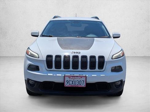 Used 2016 Jeep Cherokee Latitude w/ Cold Weather Group AWD/4WD image 2