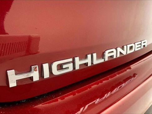 Used 2021 Toyota Highlander XLE image 32