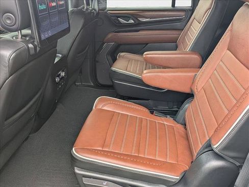 Used 2023 GMC Yukon XL Denali Ultimate image 18