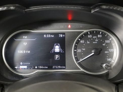 Used 2022 Nissan Versa SR w/ Convenience Package FWD image 11