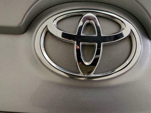 Used 2015 Toyota Camry XSE FWD image 33