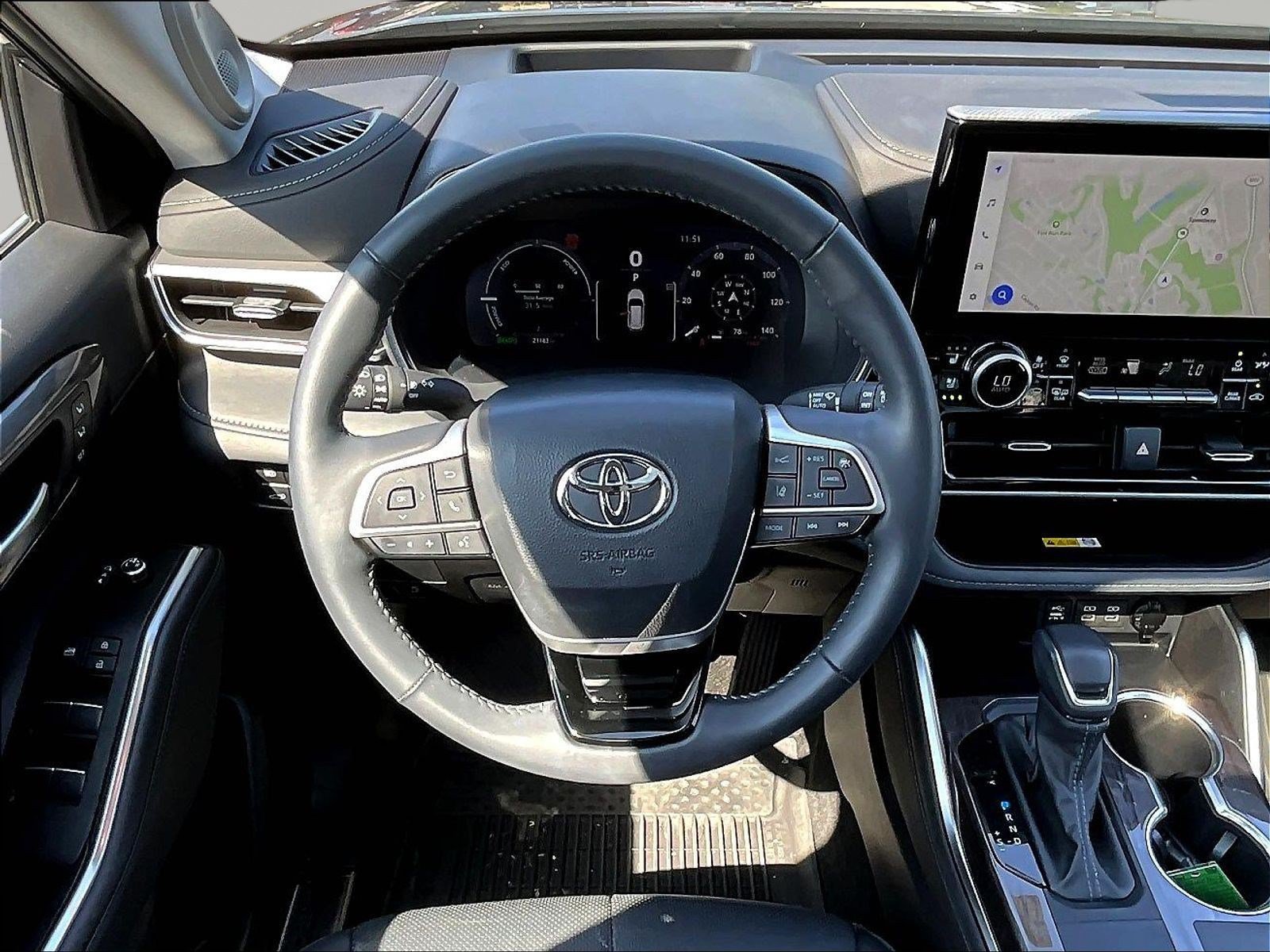Used 2025 Toyota Highlander Platinum AWD/4WD image 8