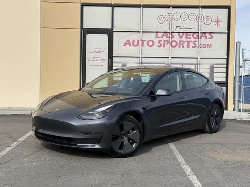 Used 2023 Tesla Model 3 Standard Range image 4