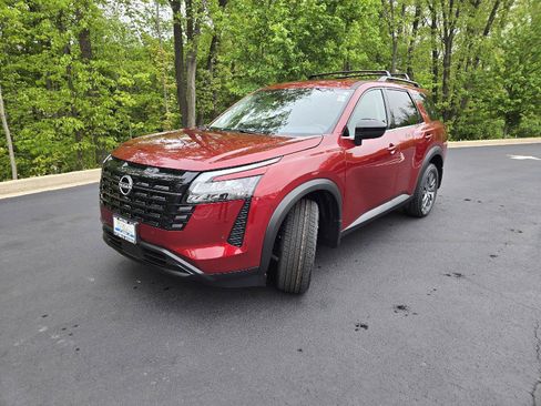 New 2026 Nissan Pathfinder SV AWD/4WD image 4